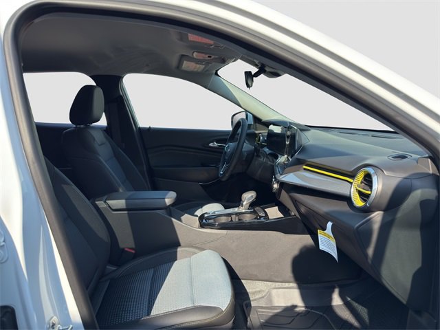 2025 Chevrolet Trax LT photo 15