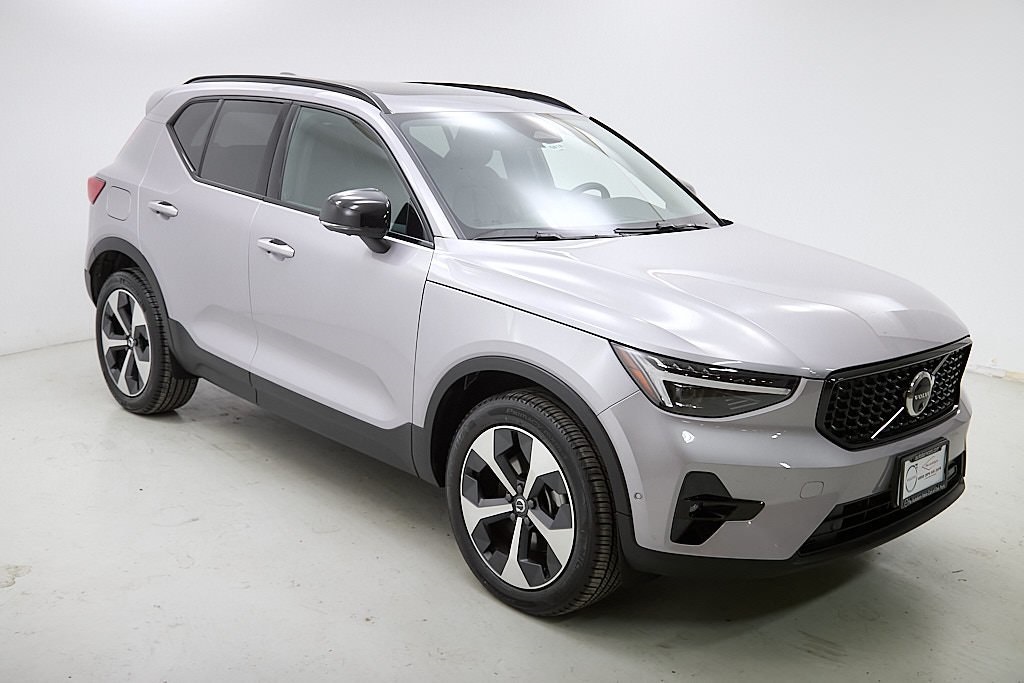 2026 VOLVO XC40 - Image 3