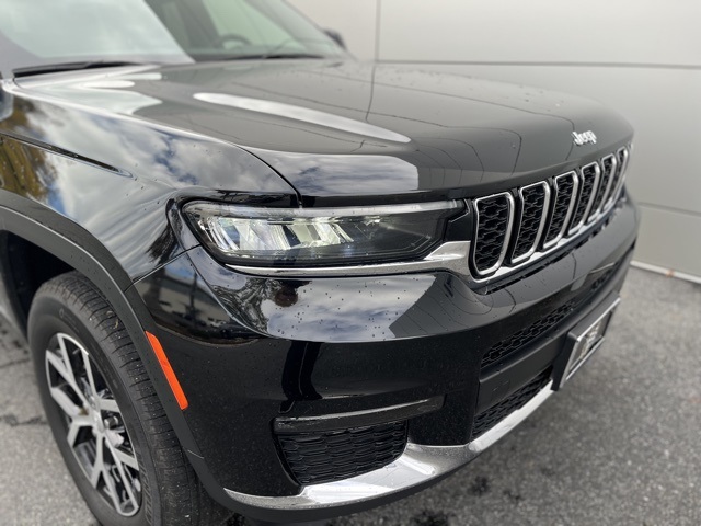 2024 Jeep Grand Cherokee Limited photo 2