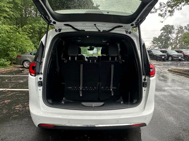 2026 Chrysler Pacifica photo 12