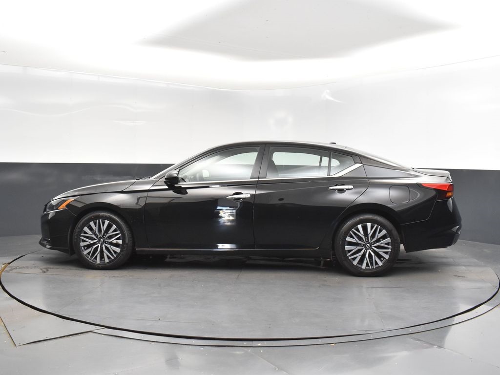 2023 Nissan Altima 2.5 SV photo 2