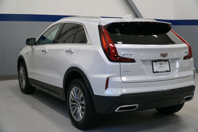 2025 Cadillac XT4 Premium Luxury photo 2