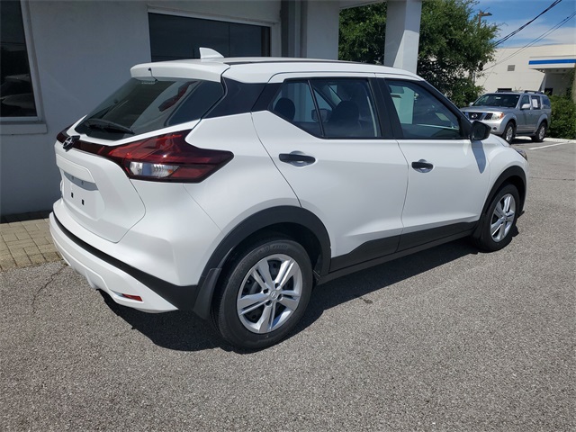 2025 Nissan Kicks Play S photo 2
