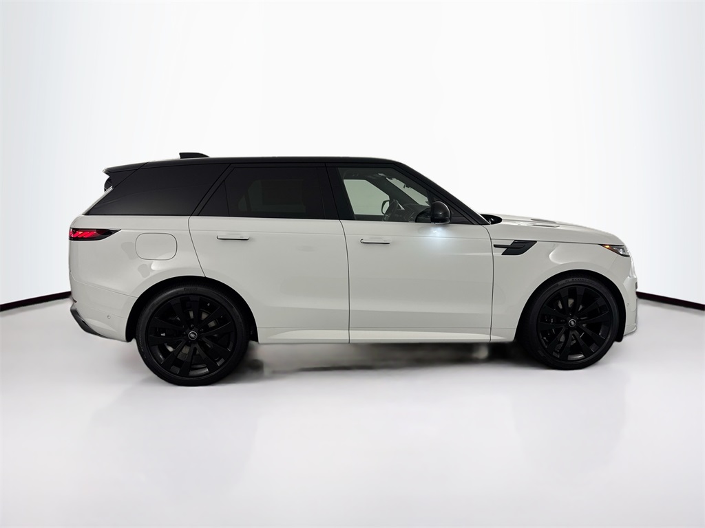 2025 Land Rover Range Rover Sport SE photo 4