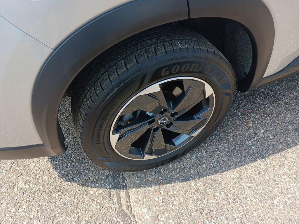 2024 Nissan Rogue SV photo 9