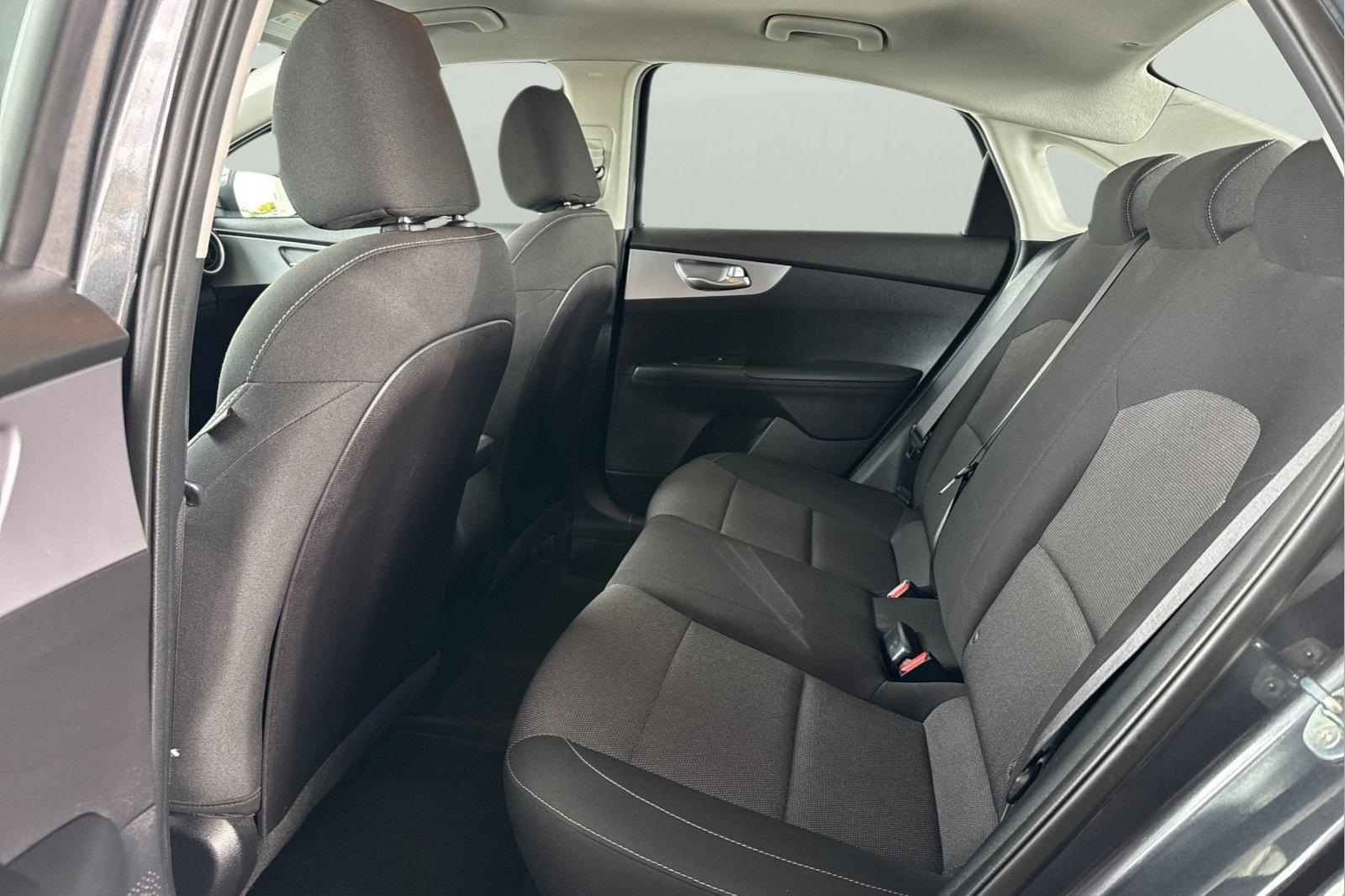 2022 Kia Forte FE LXS photo 4