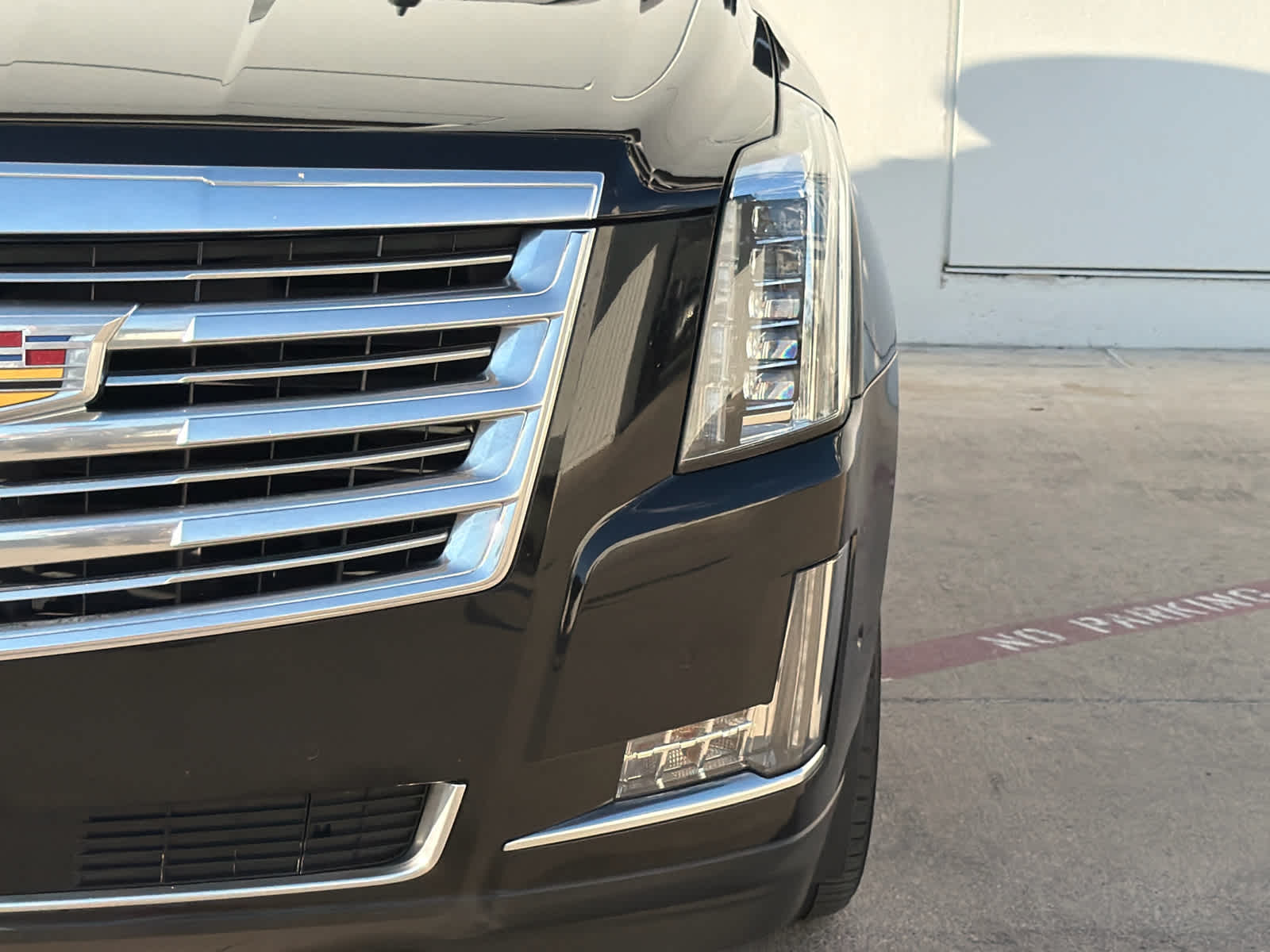 2018 Cadillac Escalade Platinum photo 3
