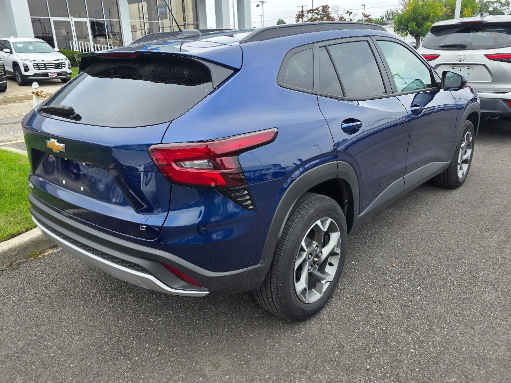 2024 Chevrolet Trax LT photo 4