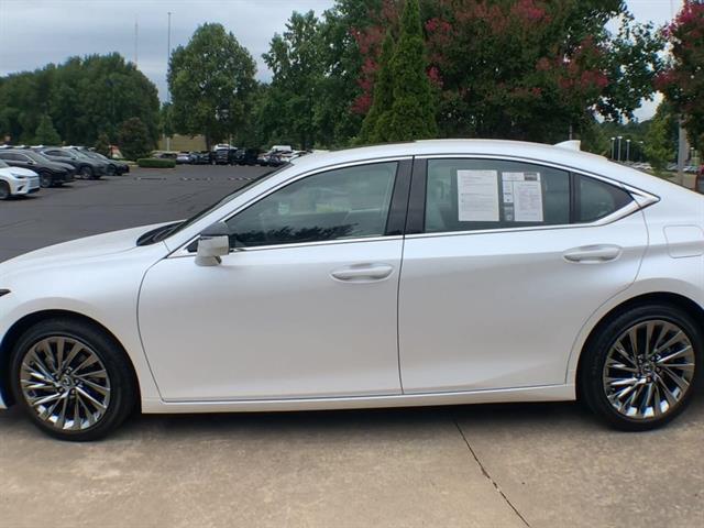 2025 Lexus ES 300h Ultra Luxury photo 5