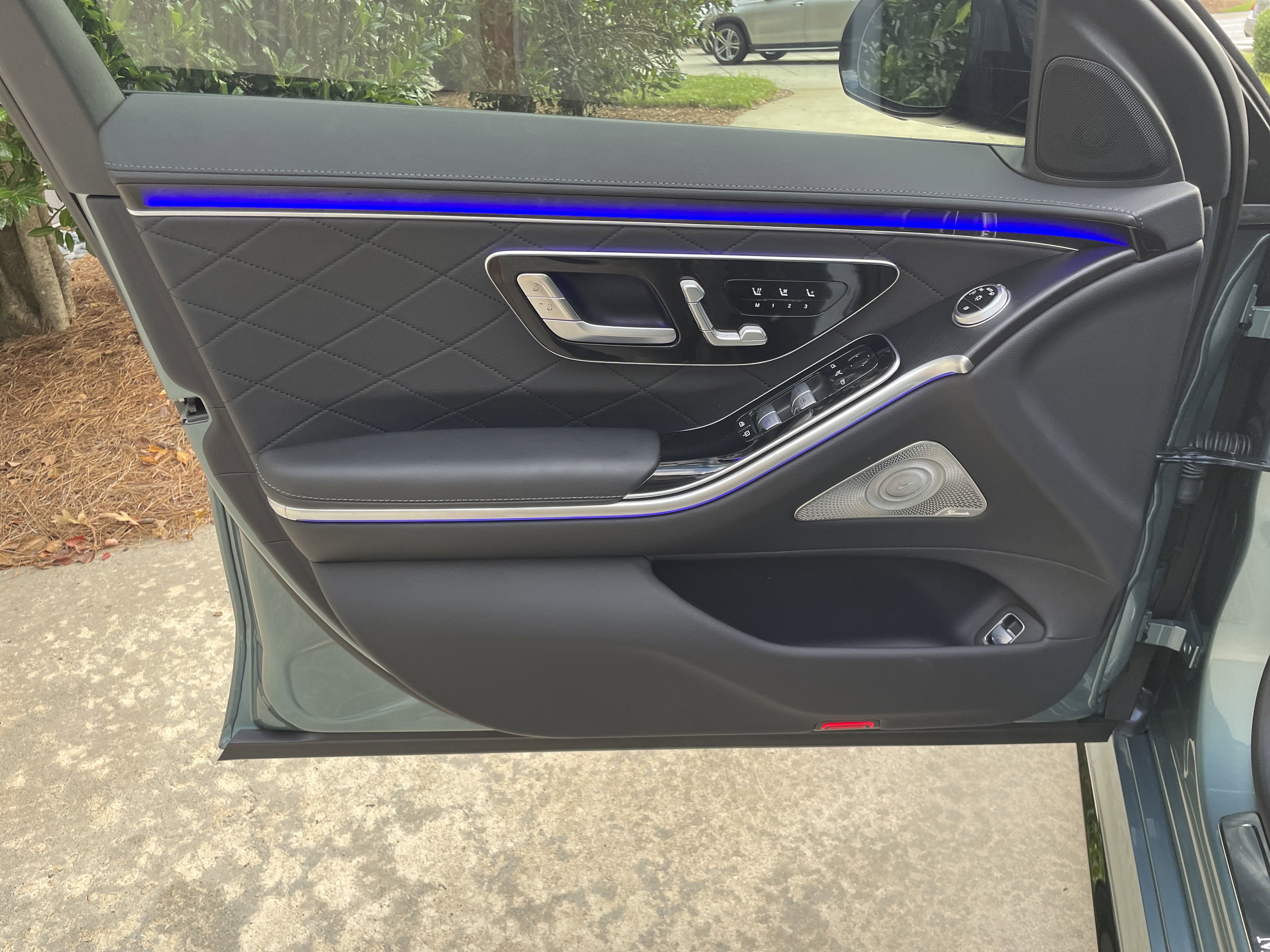 2025 Mercedes Benz S 580 4MATIC photo 2