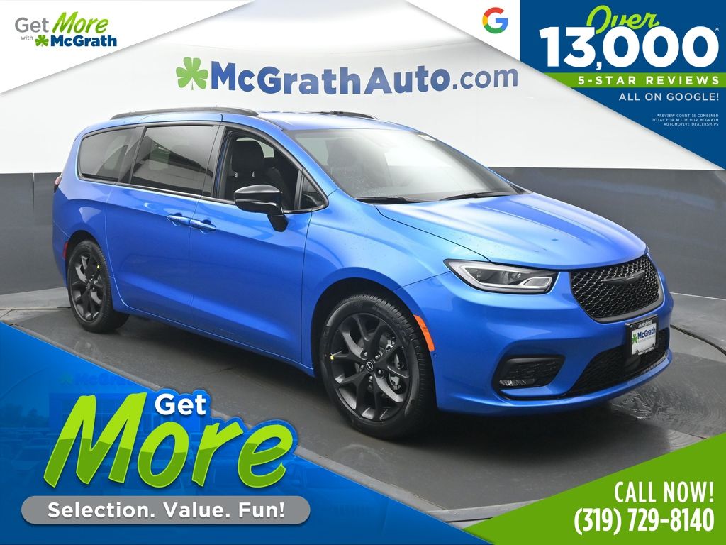 2026 Chrysler Pacifica Select's photo