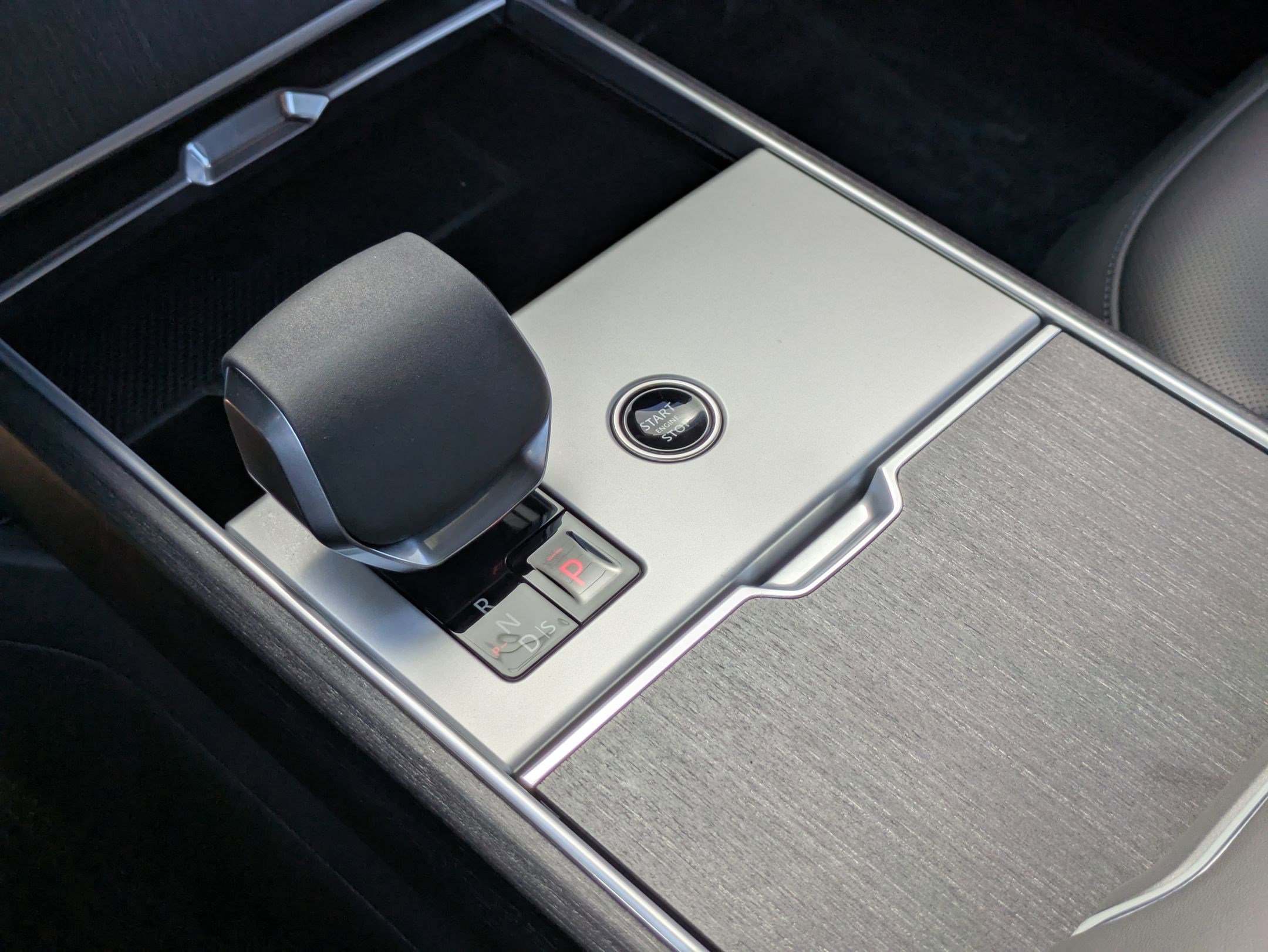 2025 Land Rover Range Rover SE photo 10