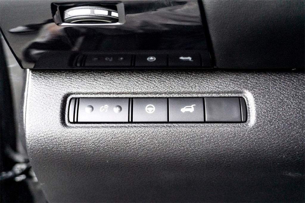 2025 Nissan Pathfinder SV photo 14