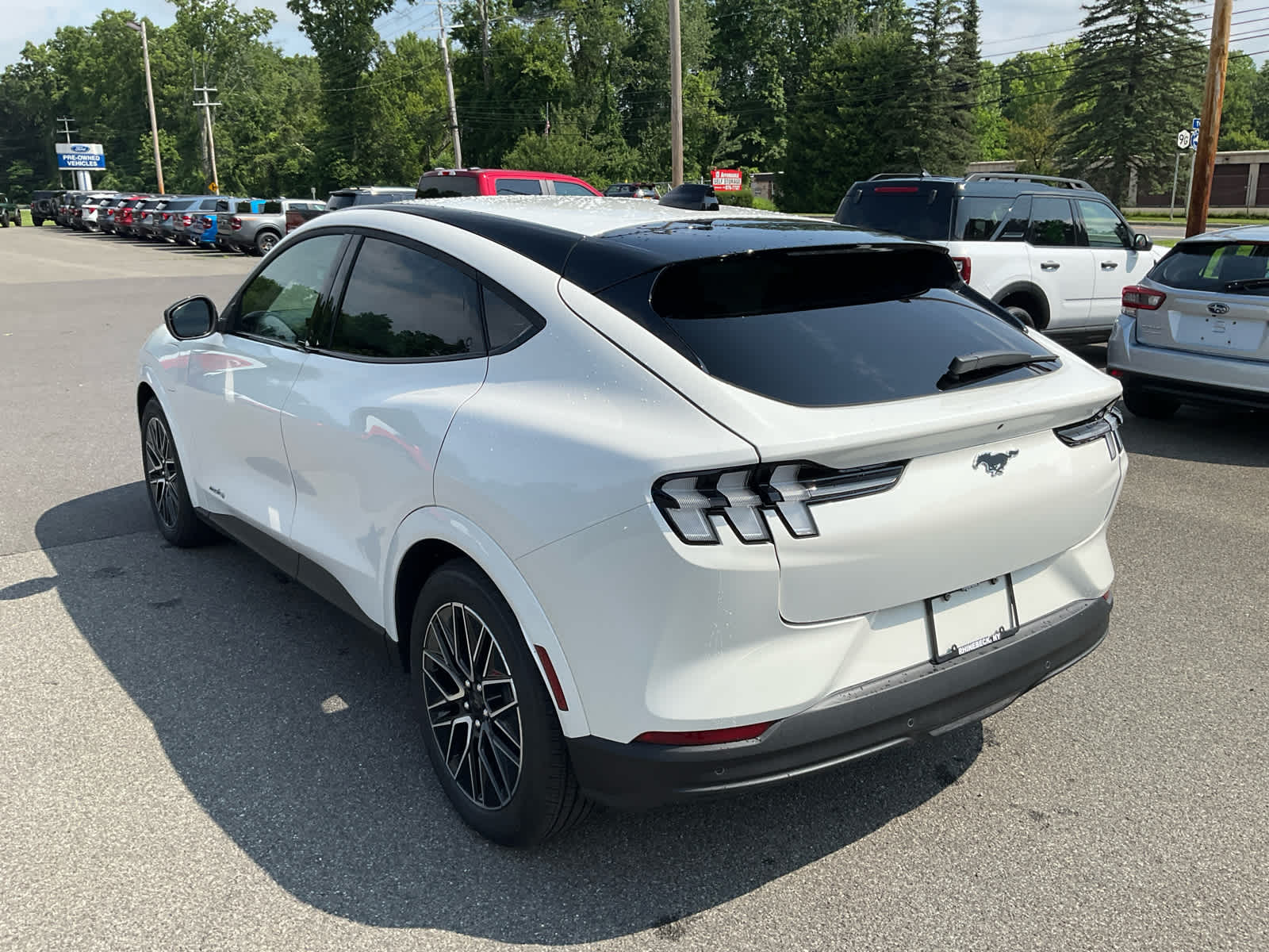 2025 Ford Mustang Mach-E Premium photo 3