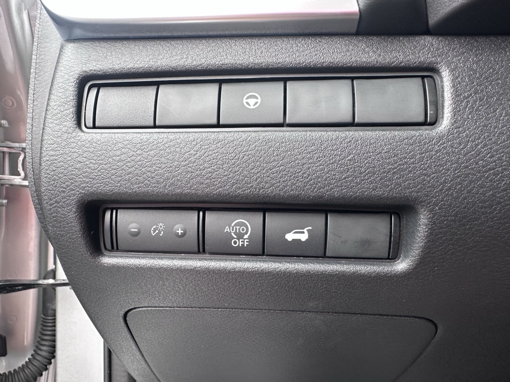 2024 Nissan Rogue SV photo 6