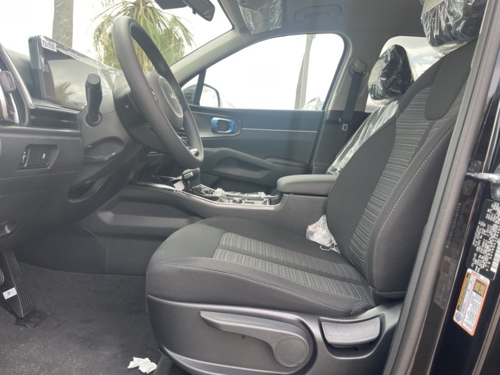 2026 Kia Sorento LX photo 12