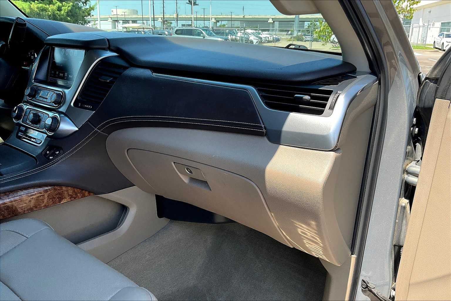 2018 Chevrolet Tahoe Premier photo 17