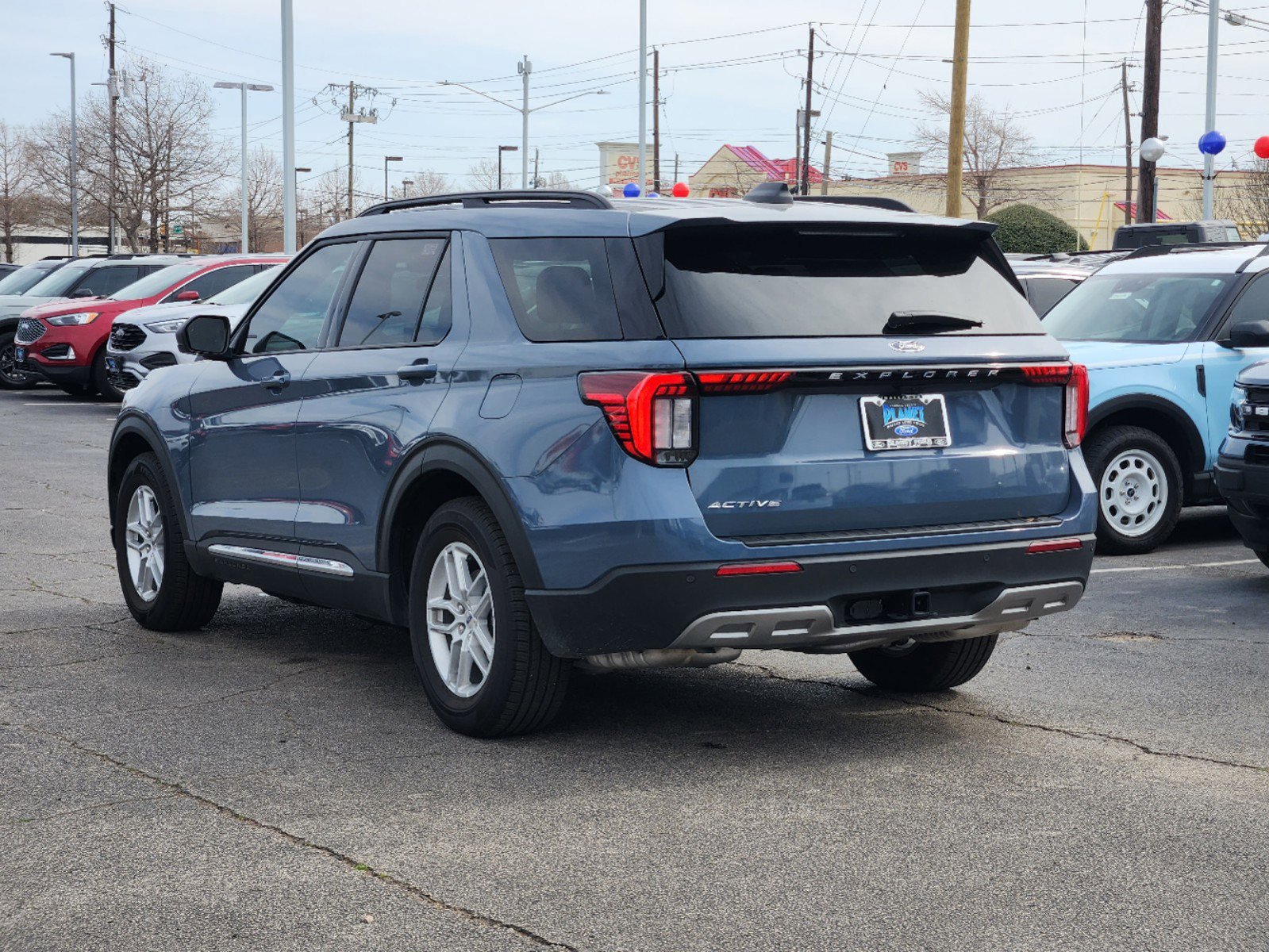 2025 Ford Explorer photo 3