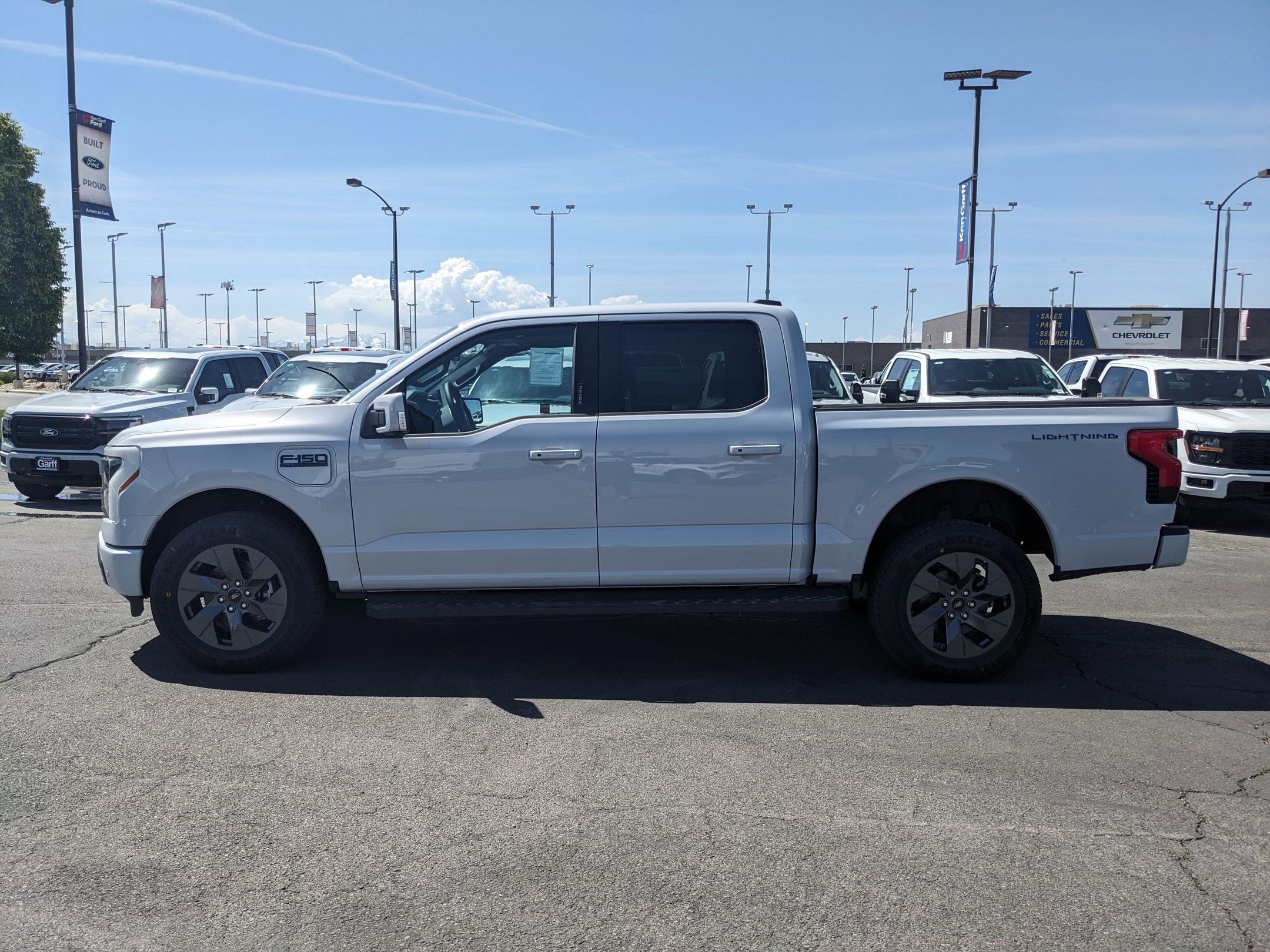 2025 Ford F-150 Lightning Lariat photo 6
