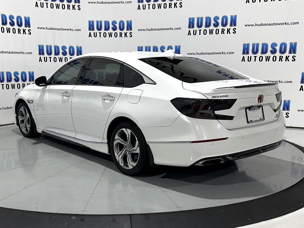 2018 Honda Accord Touring 2.0T photo 2