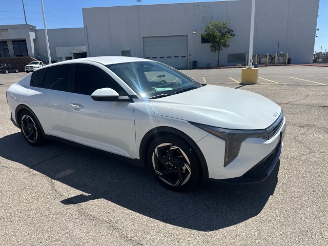 Used 2025 Snow White Pearl Kia EX image 5