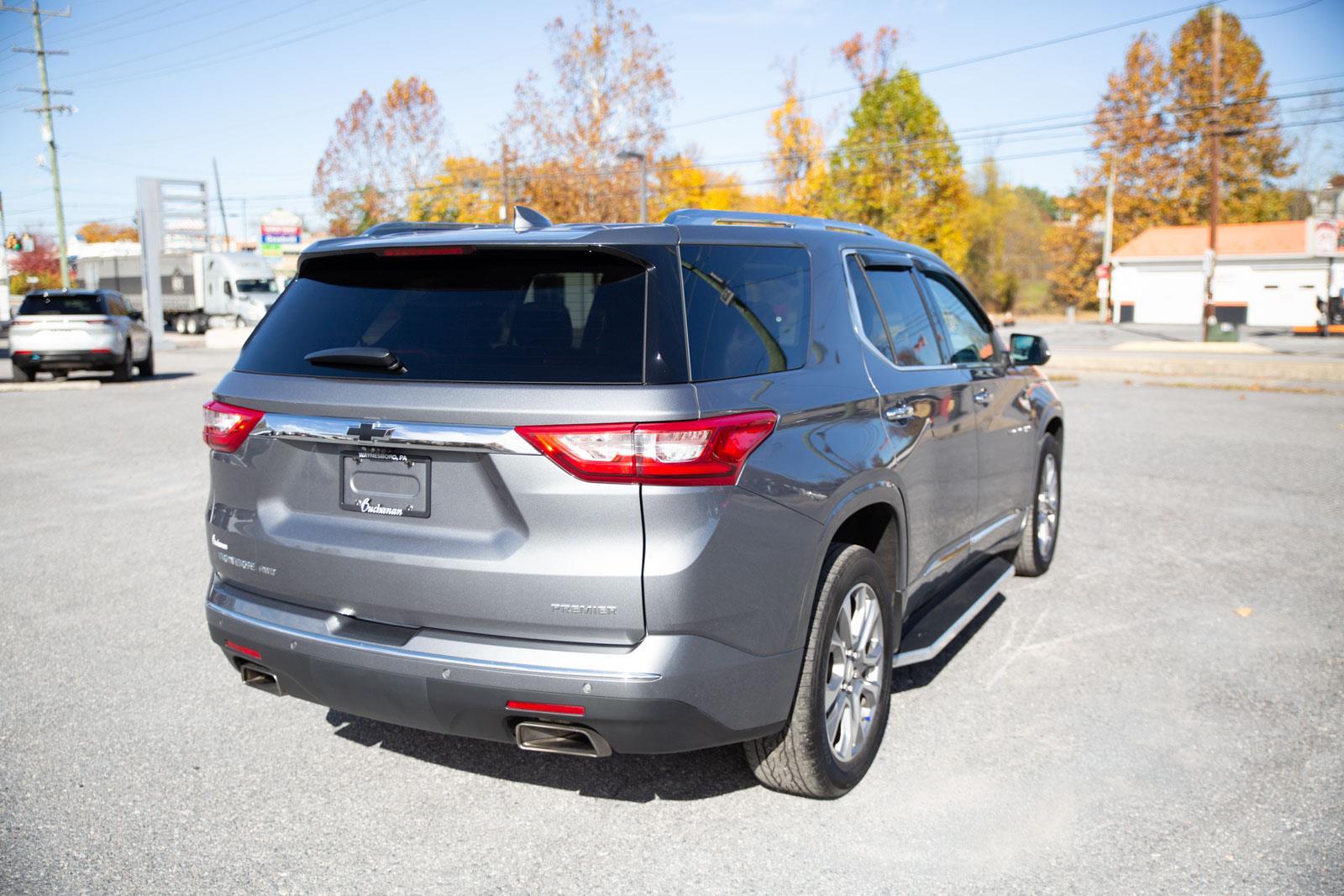 2021 Chevrolet Traverse Premier photo 3