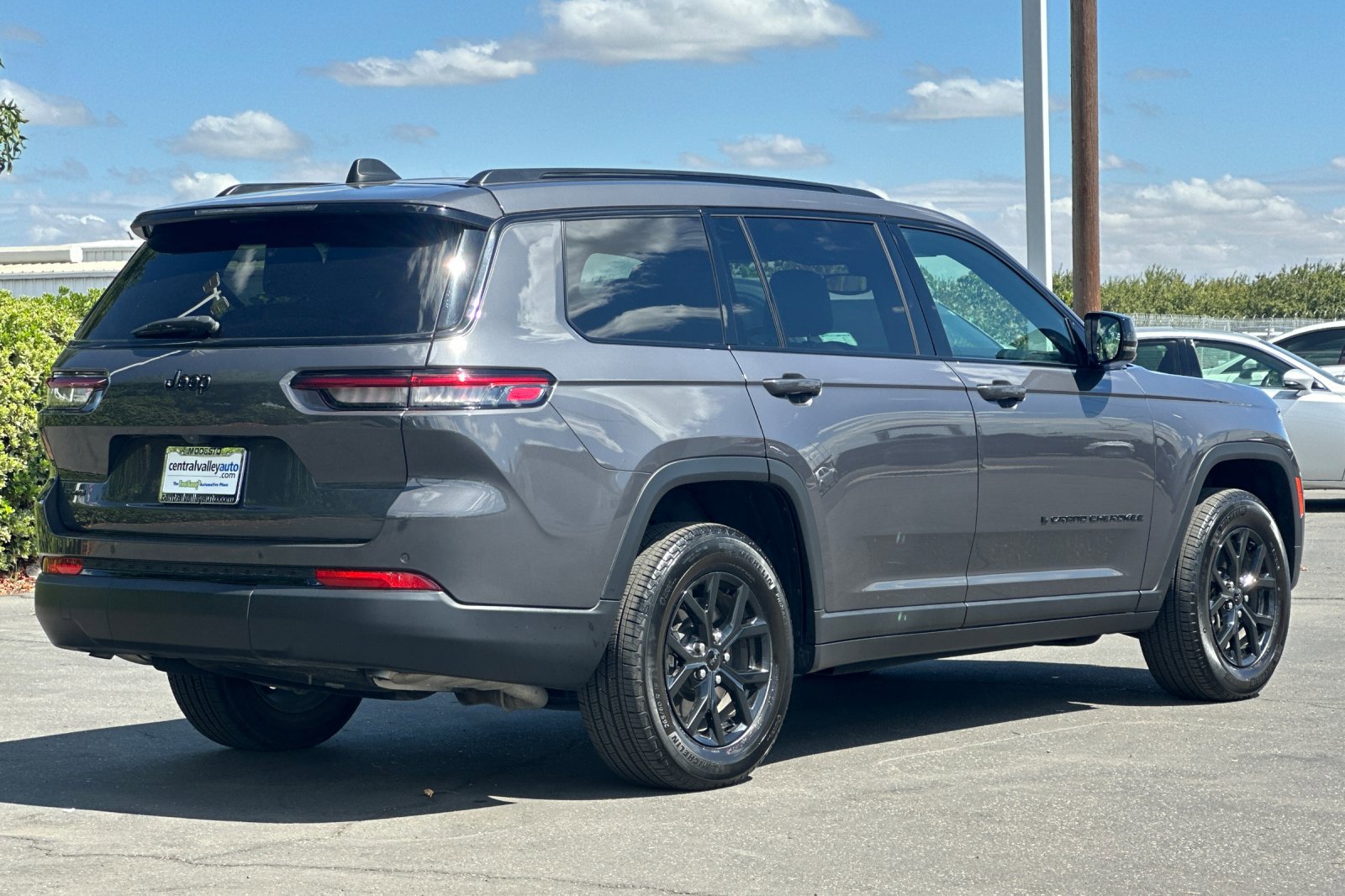 2024 Jeep Grand Cherokee Altitude photo 4