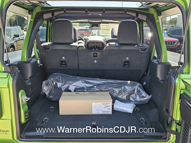 2025 Jeep Wrangler Rubicon photo 11