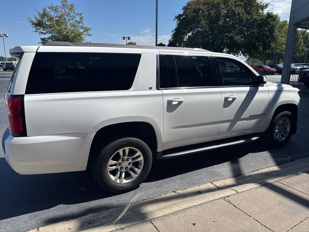 2018 Chevrolet Suburban LT photo 2