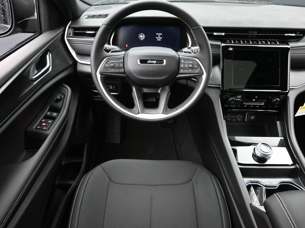 2025 Jeep Grand Cherokee Laredo X photo 8