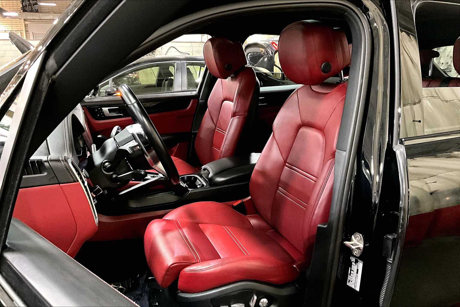 2021 Porsche Cayenne S photo 6
