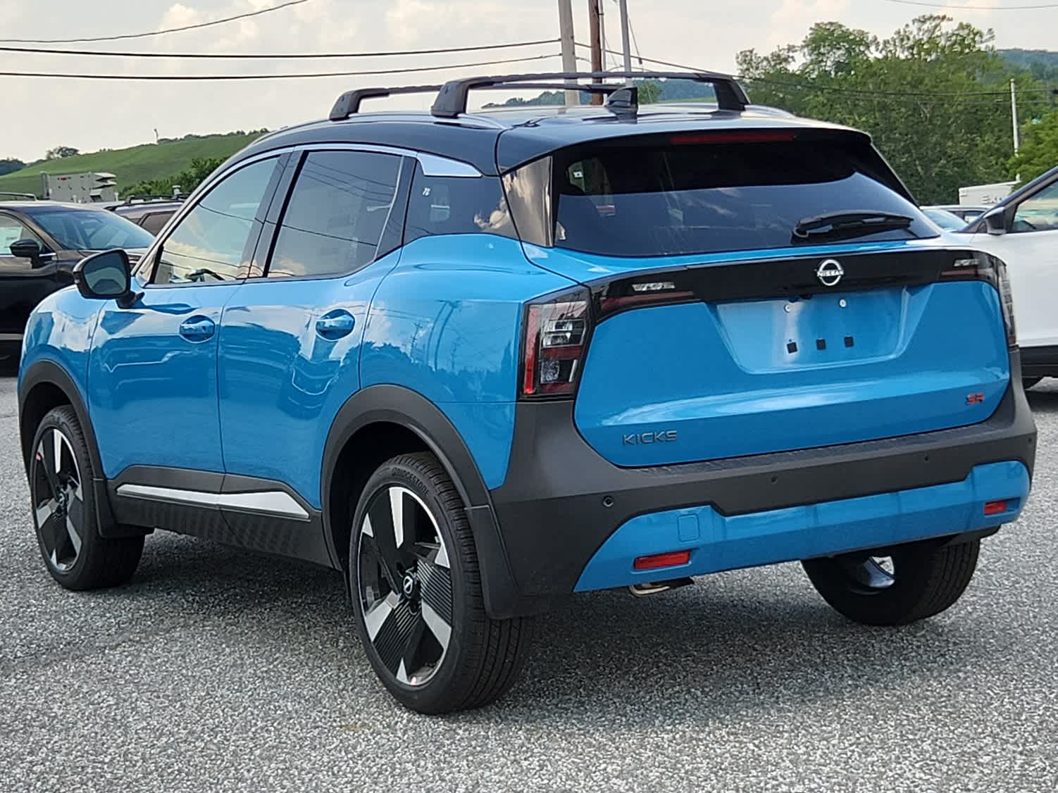2025 Nissan Kicks SR photo 4