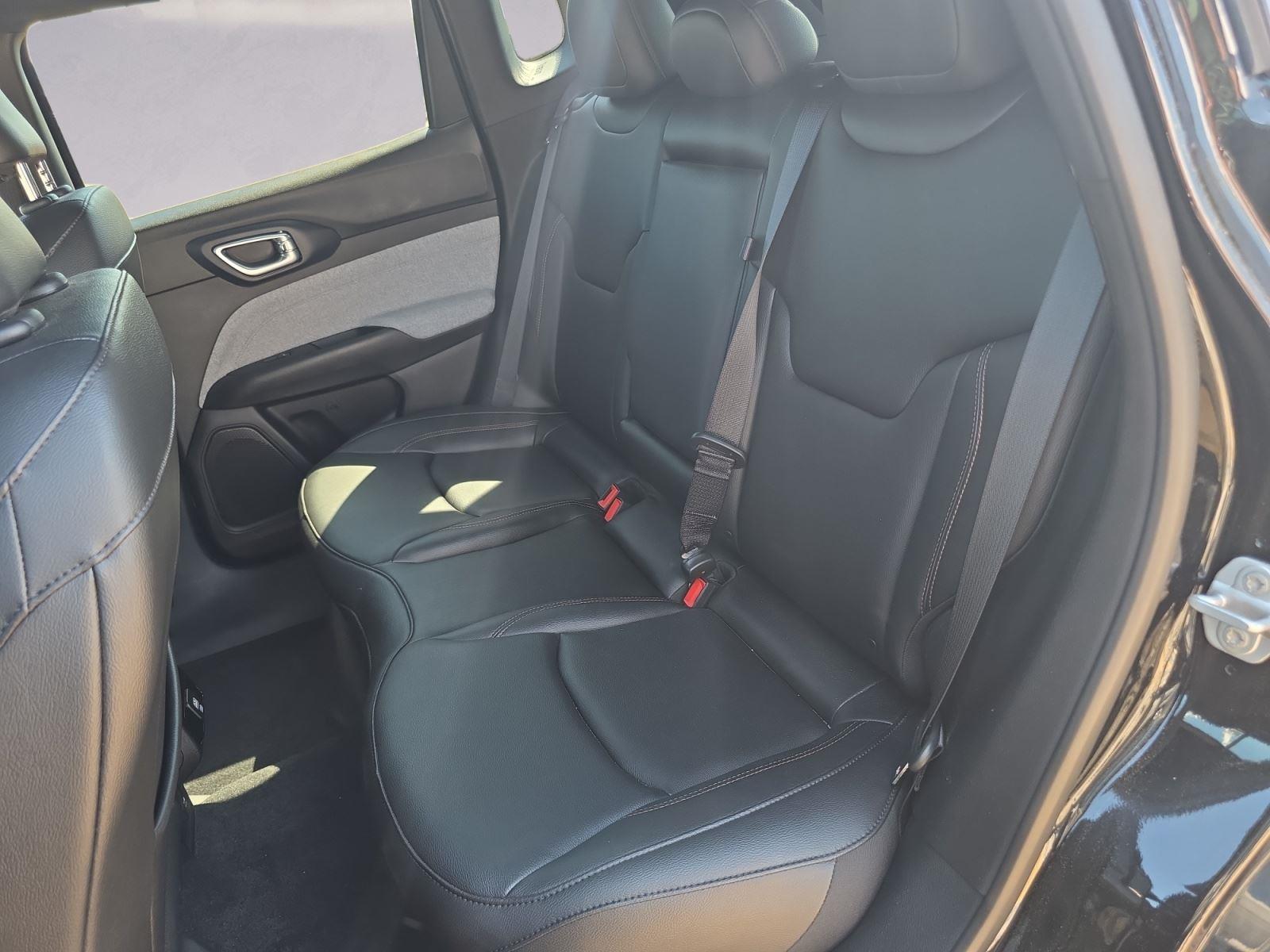 2024 Jeep Compass Latitude Lux photo 11