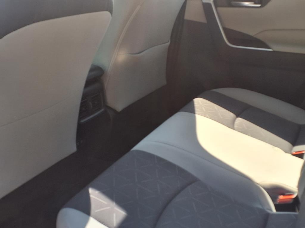 2019 Toyota RAV4 XLE photo 8