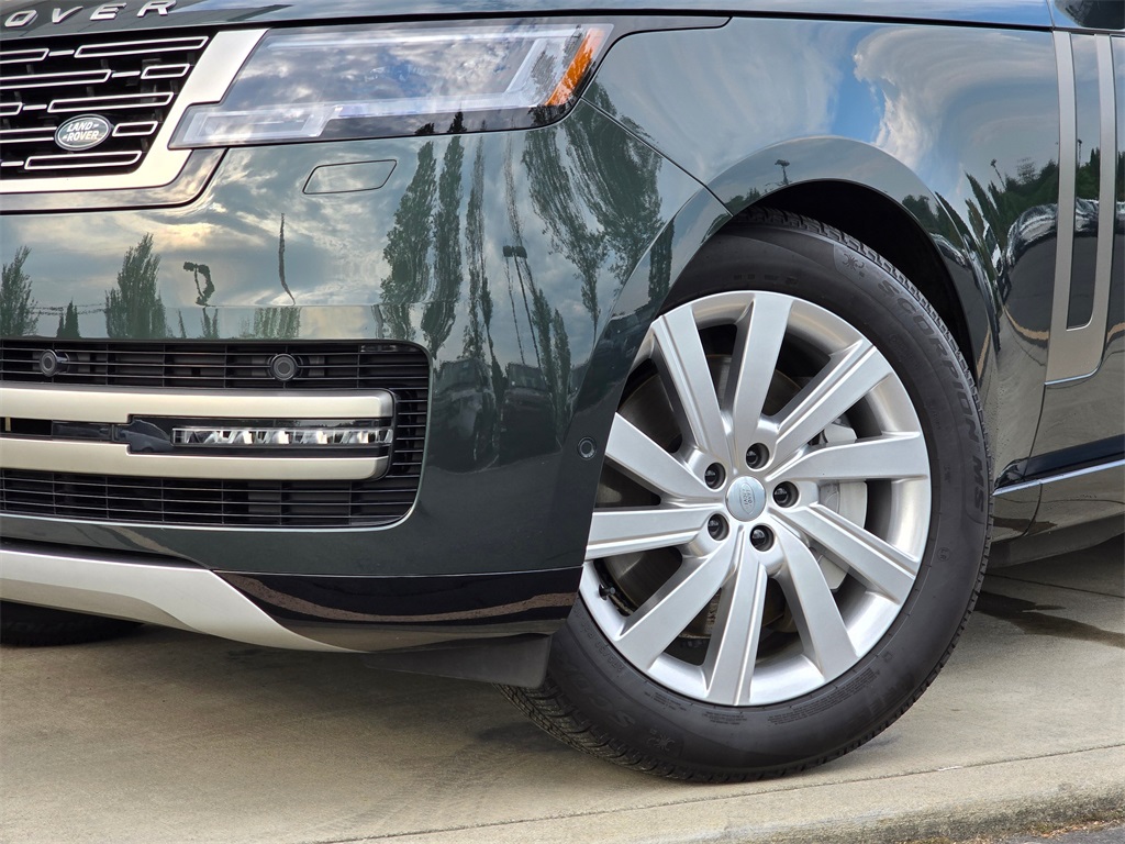 2025 Land Rover Range Rover SE photo 2