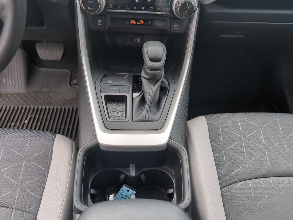 2023 Toyota RAV4 XLE photo 15