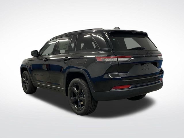 2025 Jeep Grand Cherokee Limited photo 3