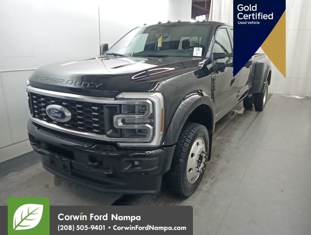 2026 Ford F-450 Super Duty Platinum's photo