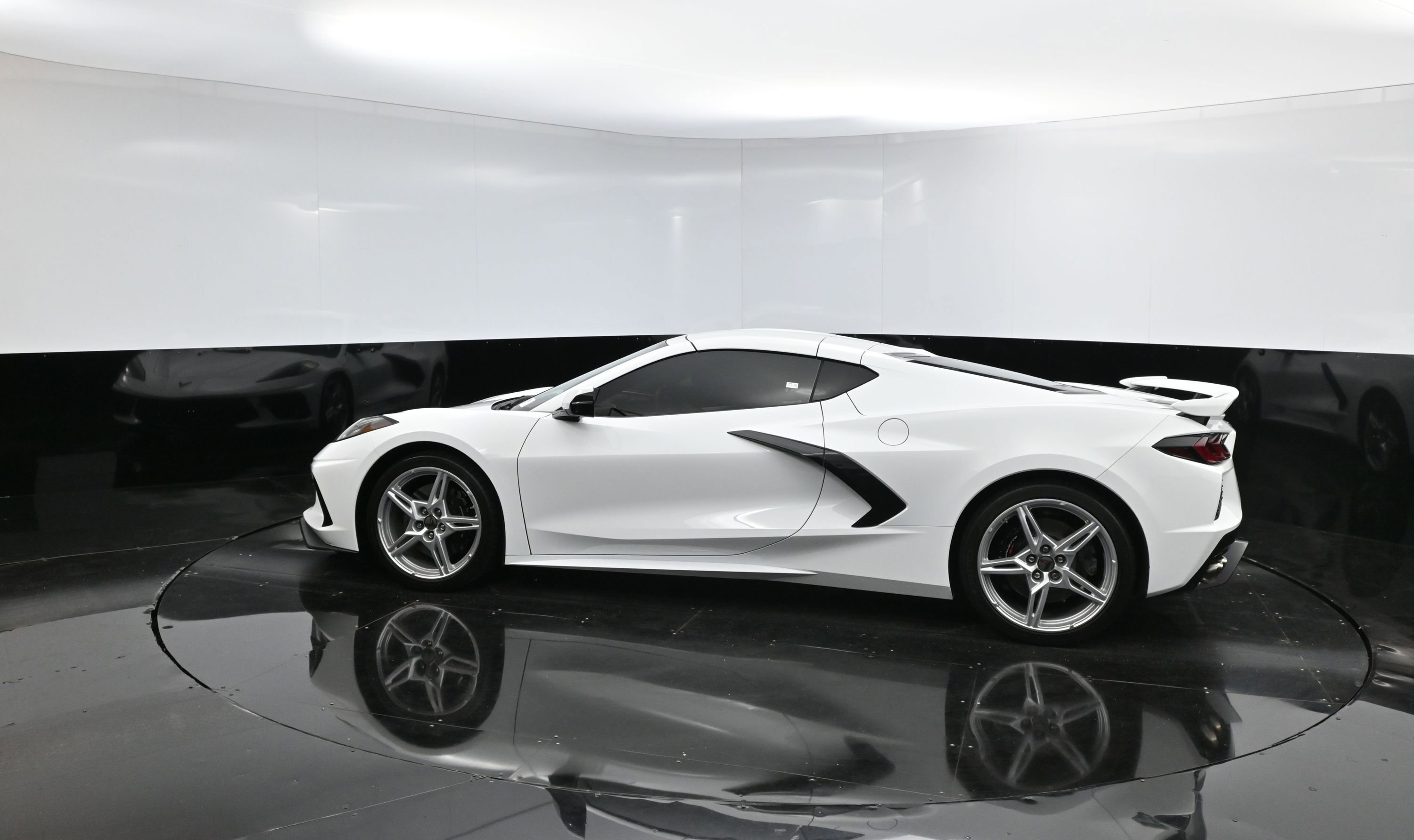 2025 Chevrolet Corvette Stingray 2LT photo 4