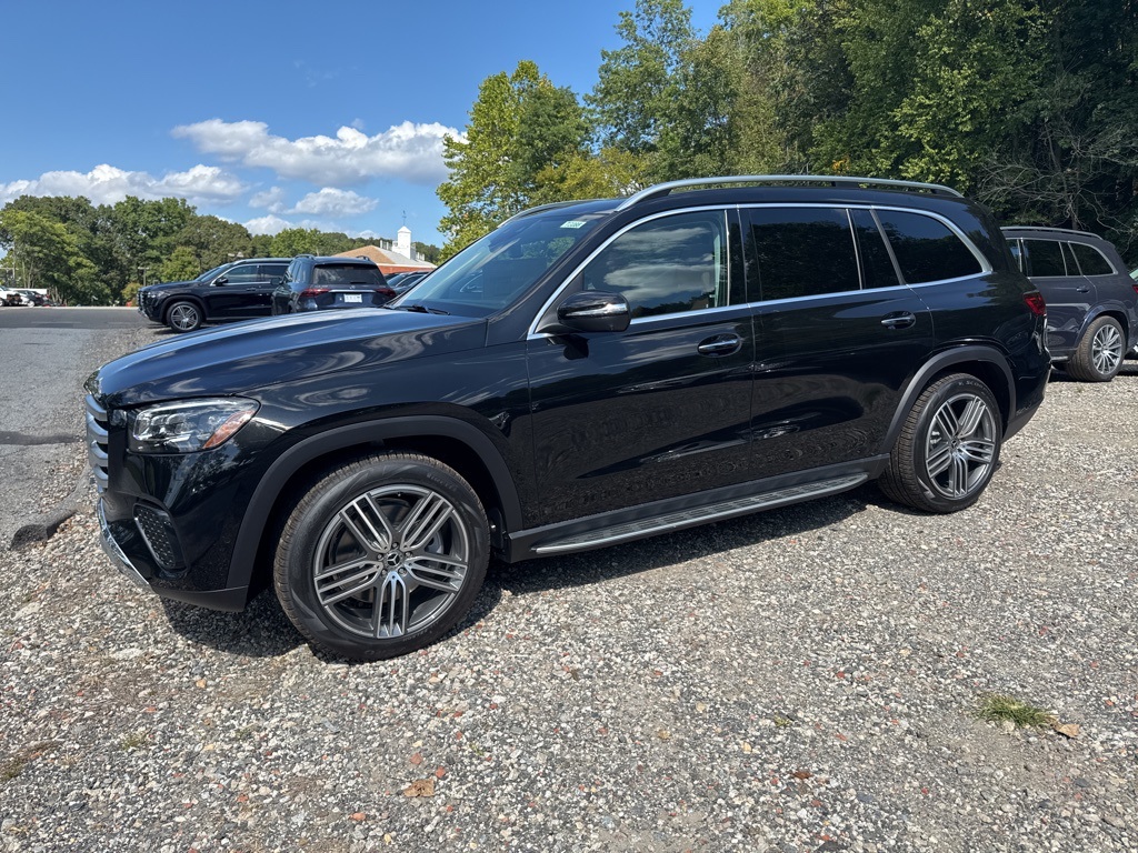 2026 Mercedes Benz GLS 450 4MATIC photo 4