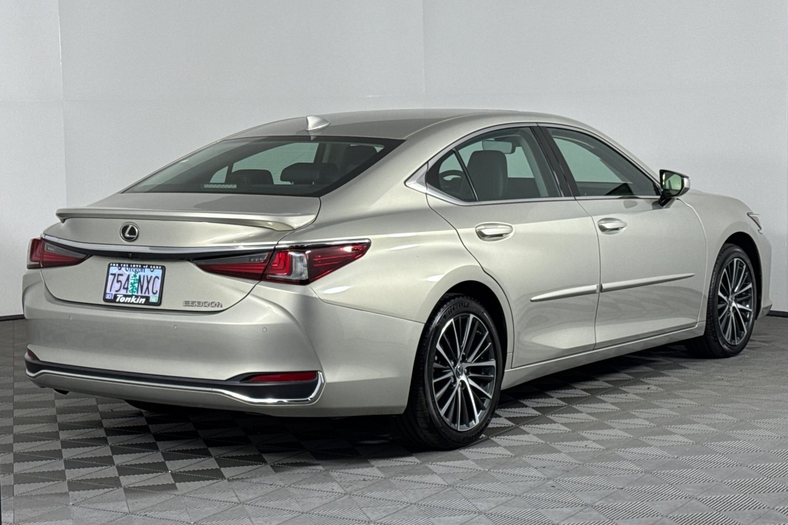 2023 Lexus ES 300h photo 4