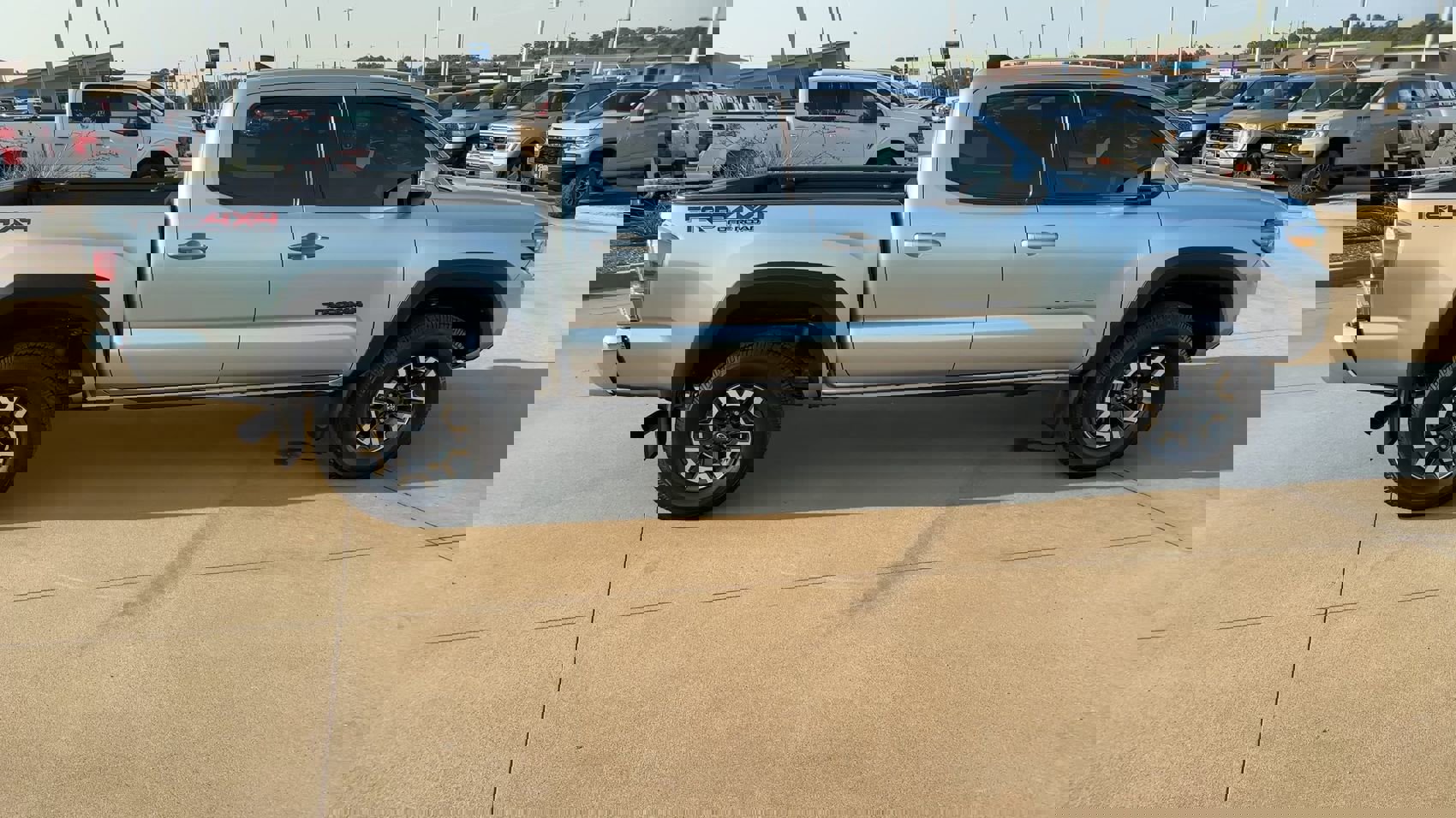 2022 Toyota Tacoma 4x4 SR Double Cab V6 photo 9