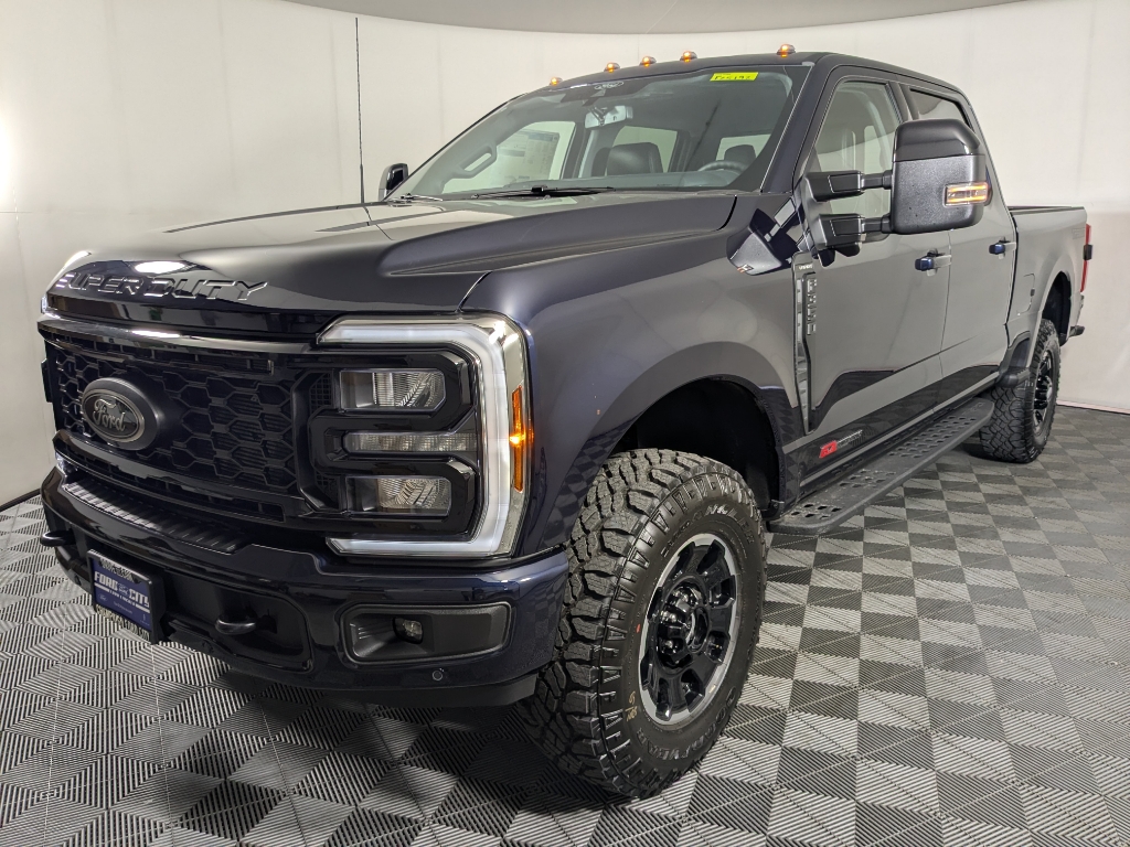 2025 Ford F-350 Lariat photo 4