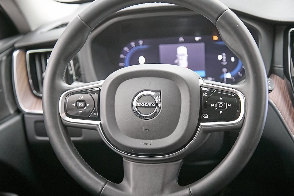 2023 VOLVO XC60 - Image 24