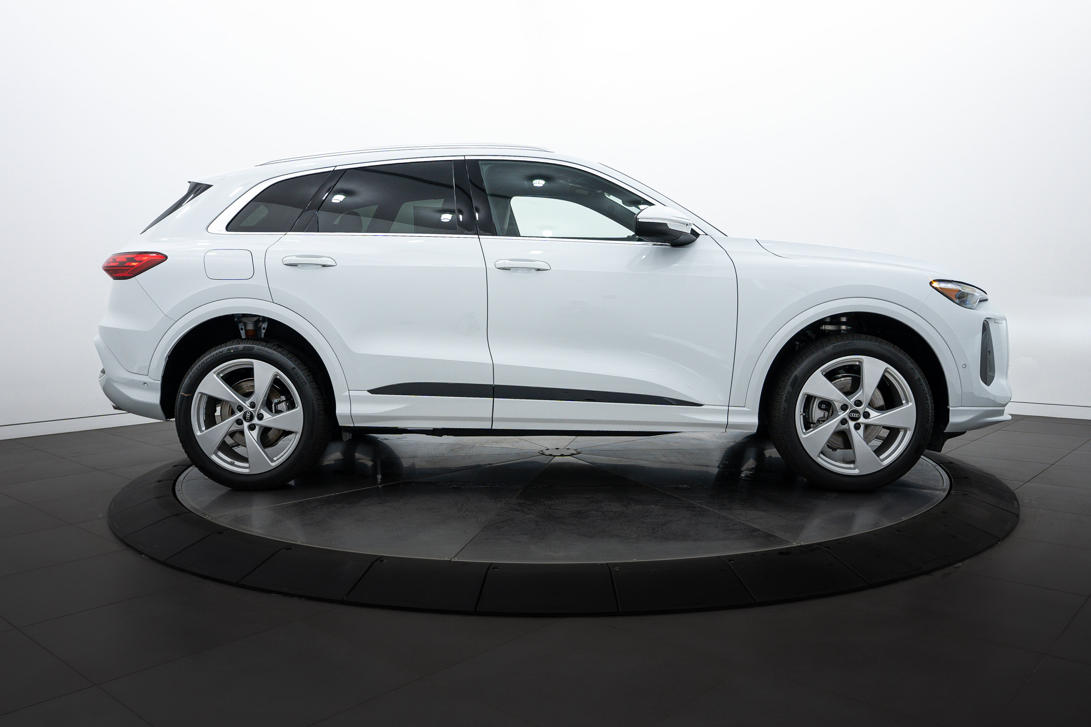 2025 Audi Q5 Premium Plus photo 3