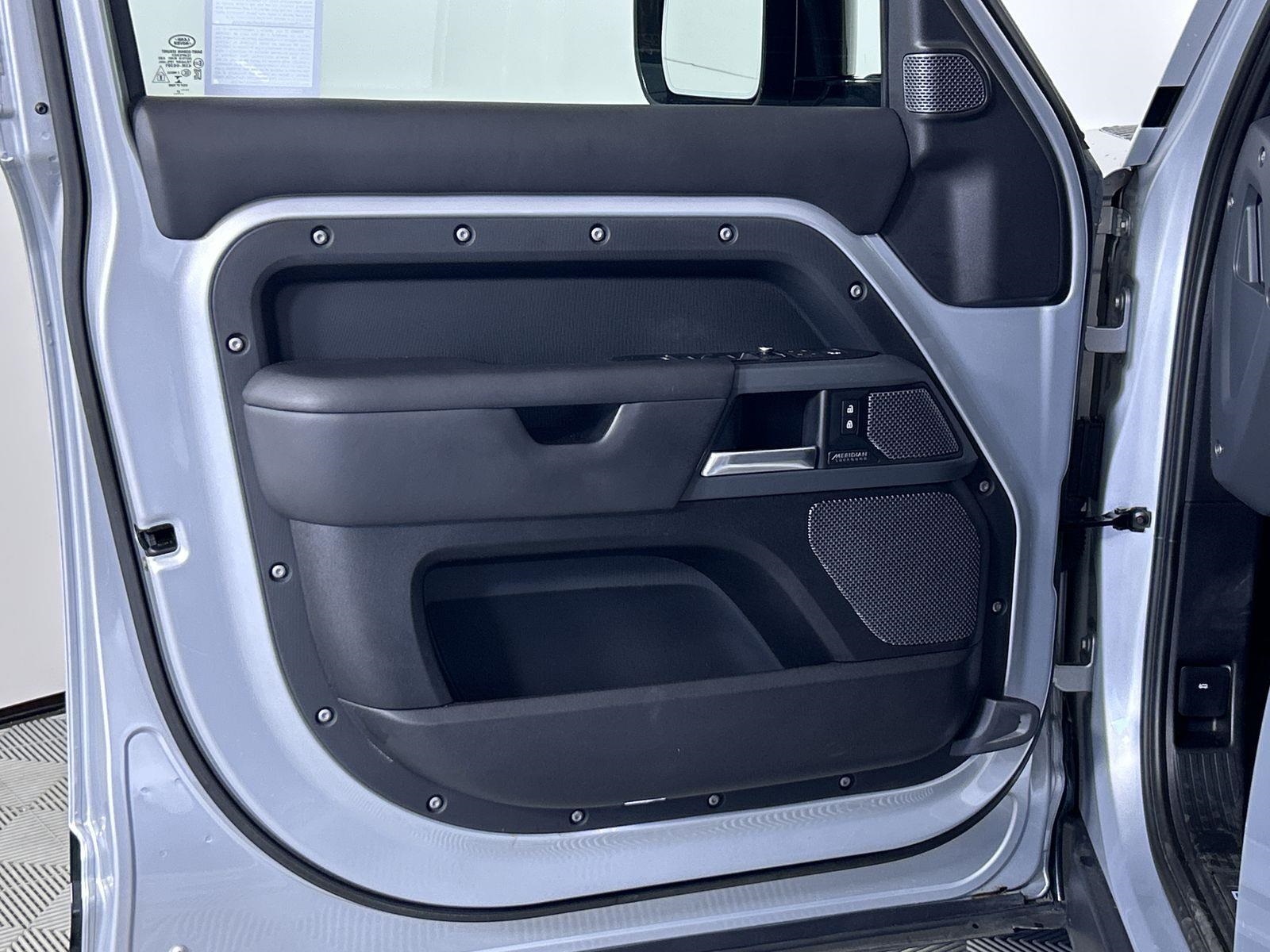2021 Land Rover Defender 110 photo 21