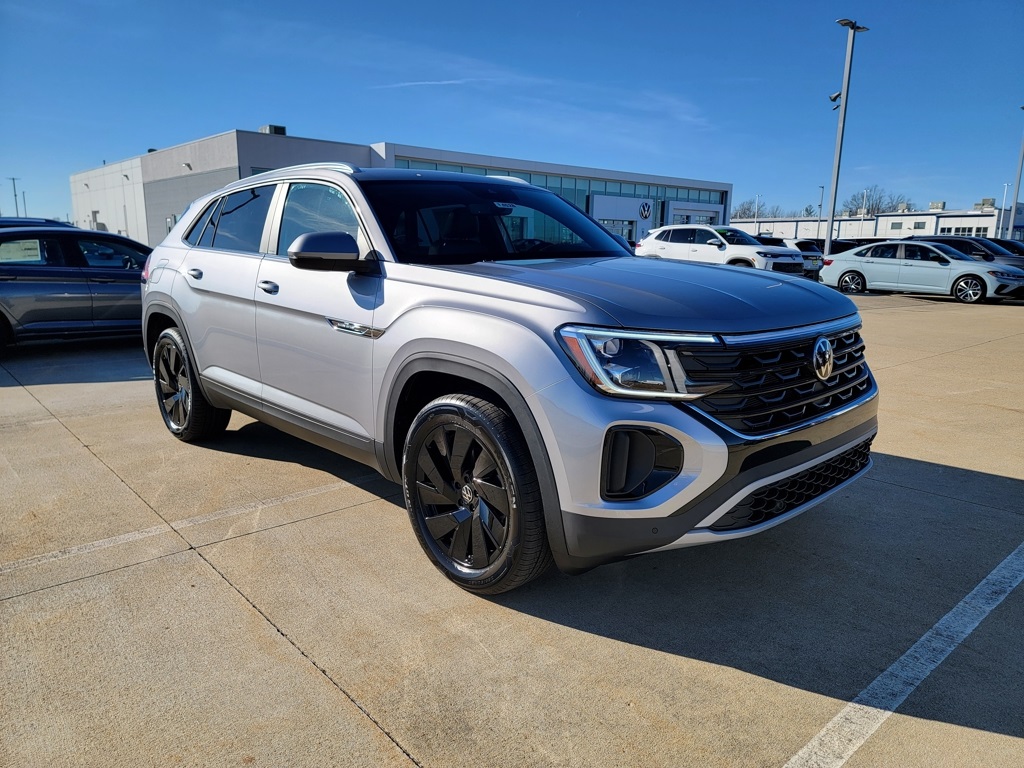 2026 Volkswagen Atlas Cross Sport SE's photo