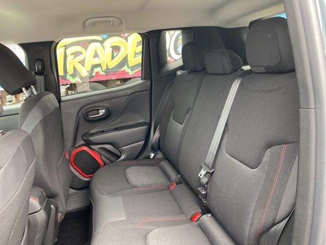 2015 Jeep Renegade Trailhawk photo 17