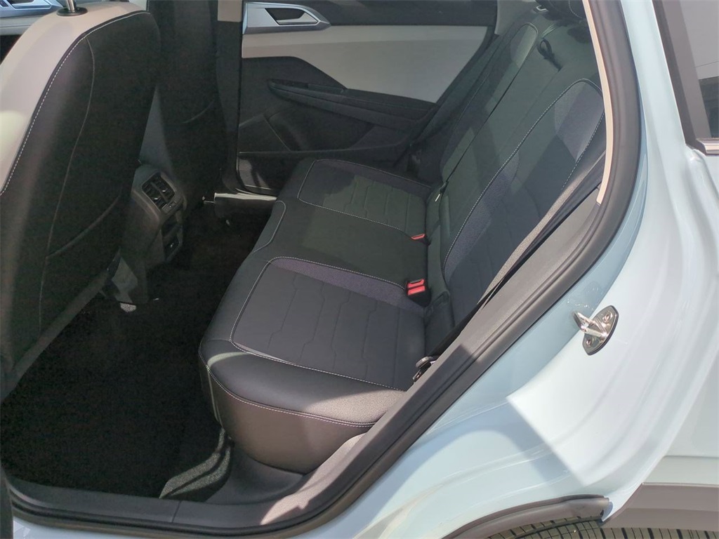 2025 Volkswagen Taos SE photo 22