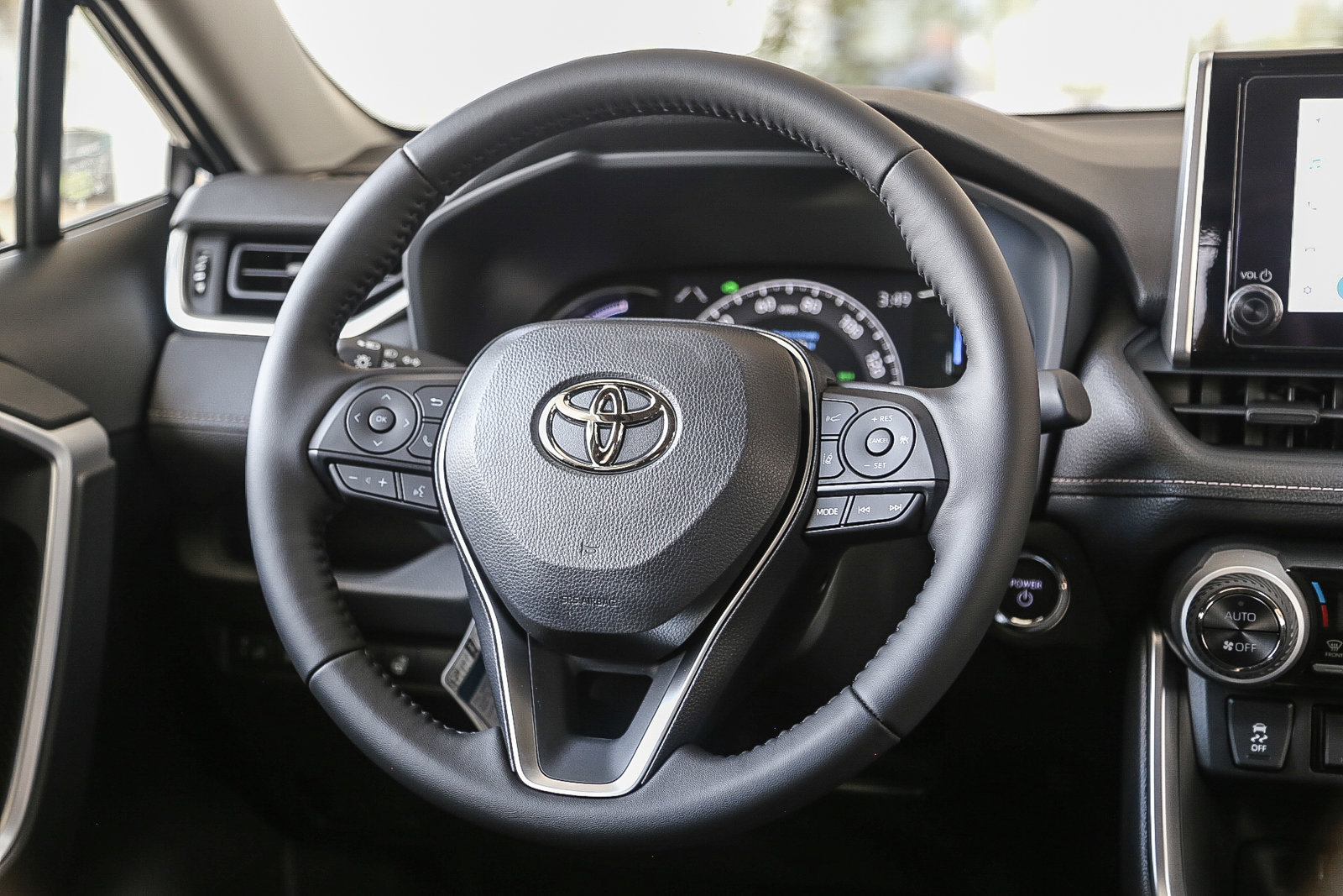 2025 Toyota RAV4 Hybrid XLE photo 15